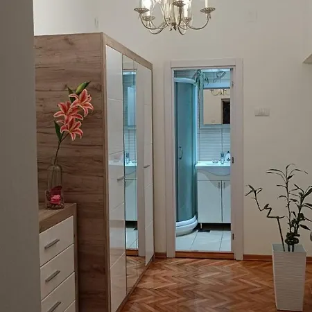 Venera Lux Appartement *